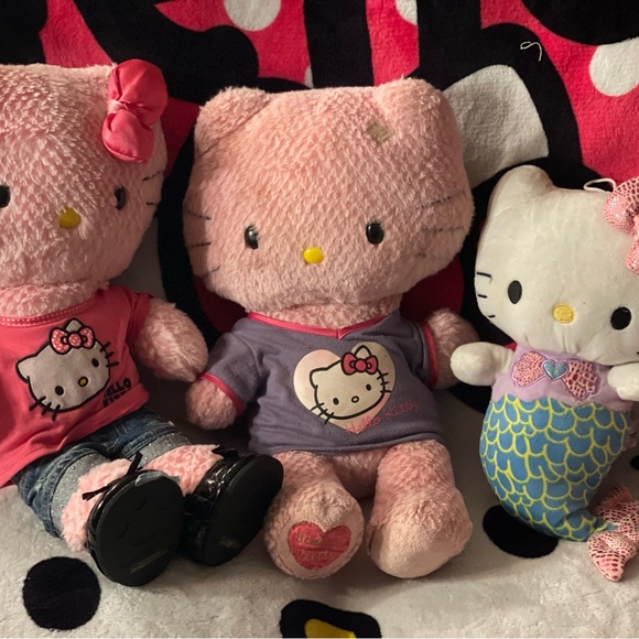 Hello Kitty Build a bear fully clothed and still new - Picture 4 of 13